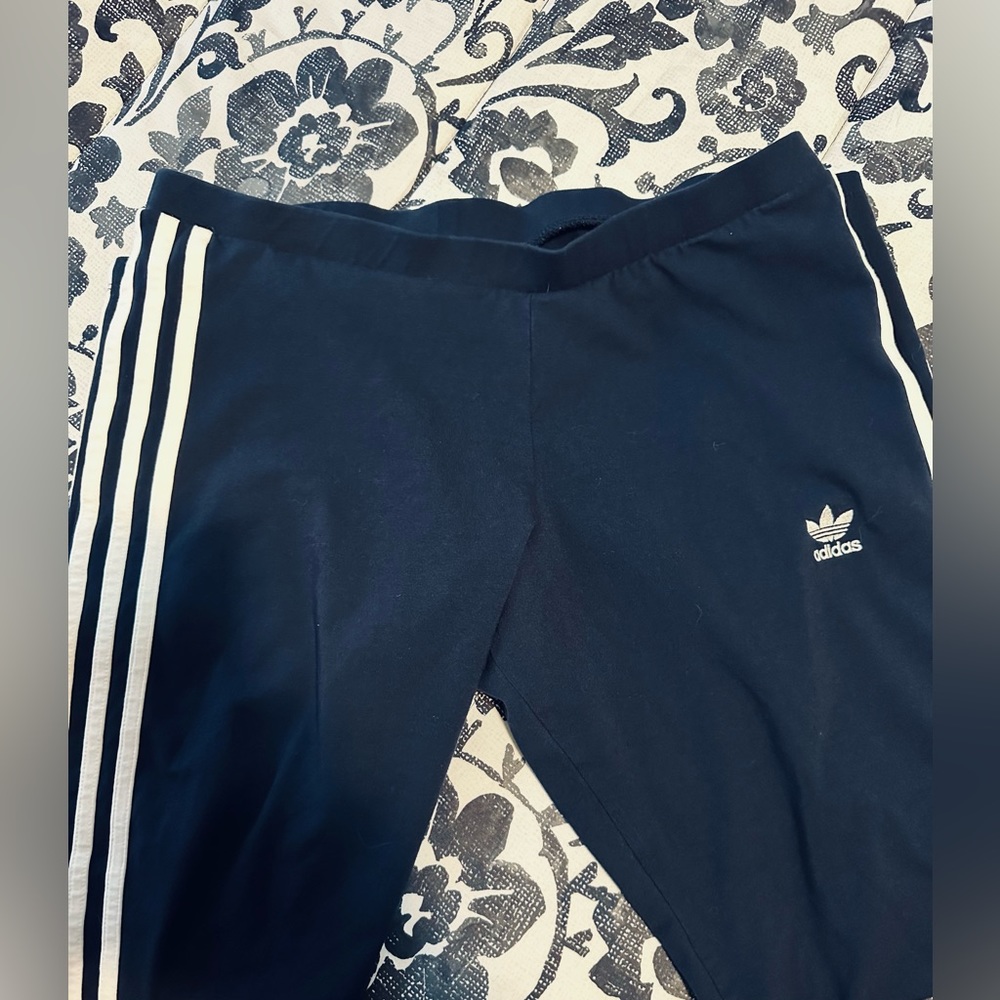 EUC women’s Adidas 3 stripe trefoil navy leggings Large